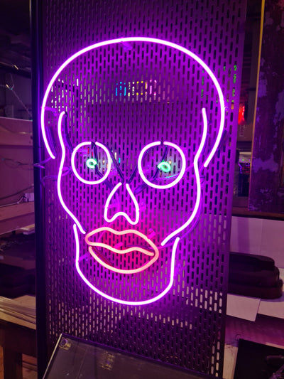 Lippy Skull Neon Sign