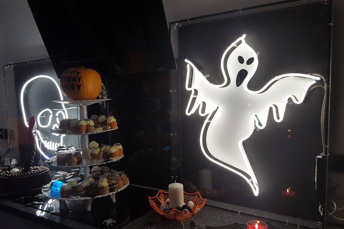 Have a Happy Halloweeneon!