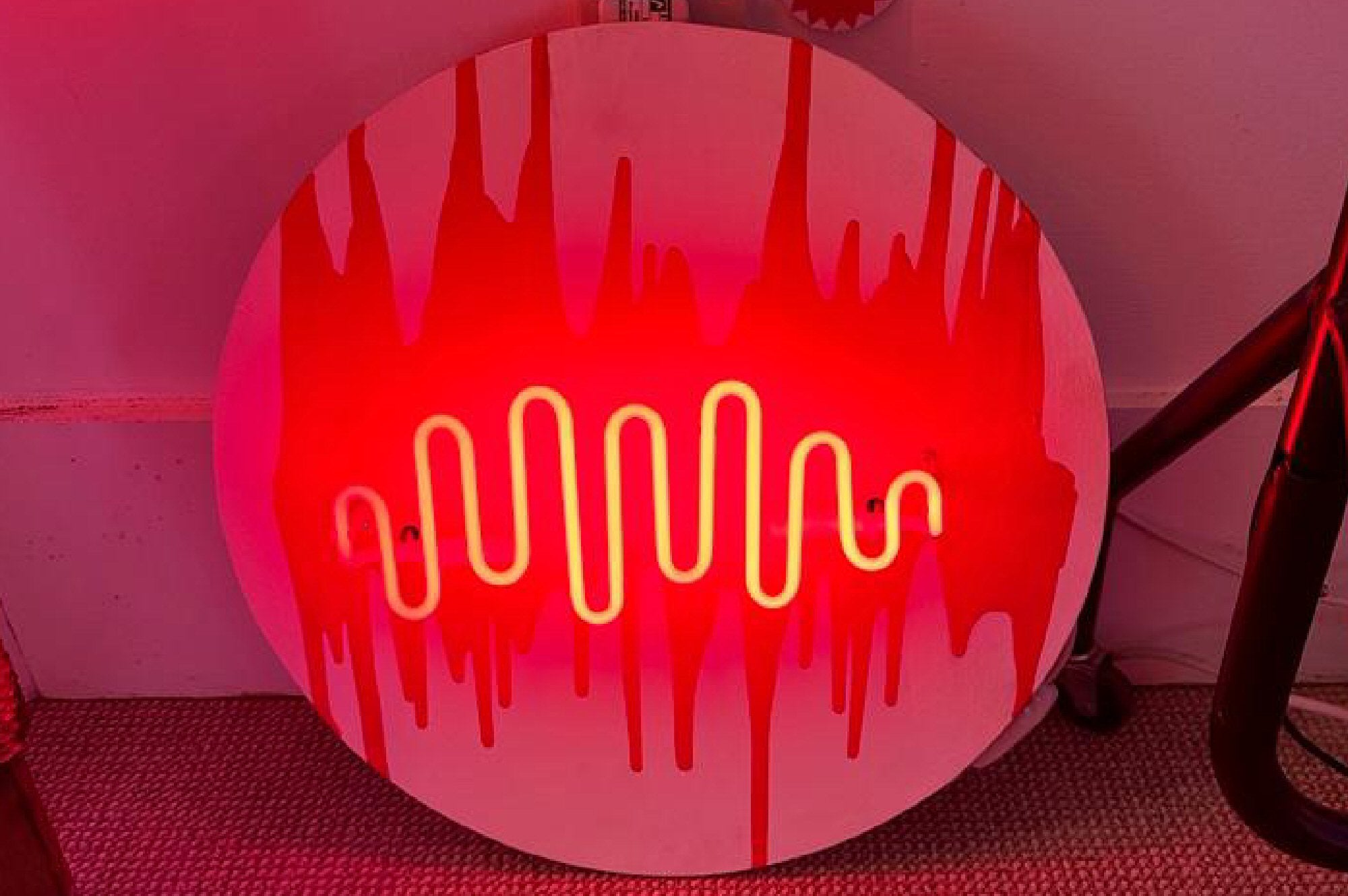 Red Squiggle Neon Light