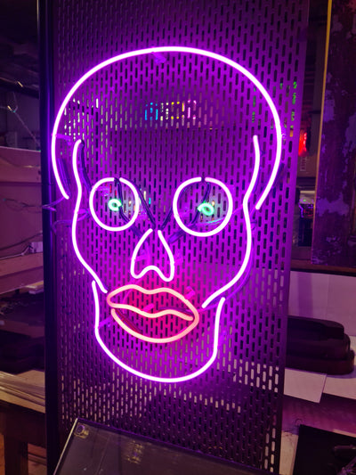 Lippy Skull Neon Sign