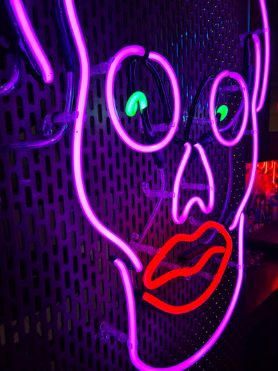 Lippy Skull Neon Sign